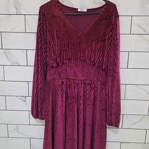 Elegant Velvet Long Sleeve Dress in Rich Pink